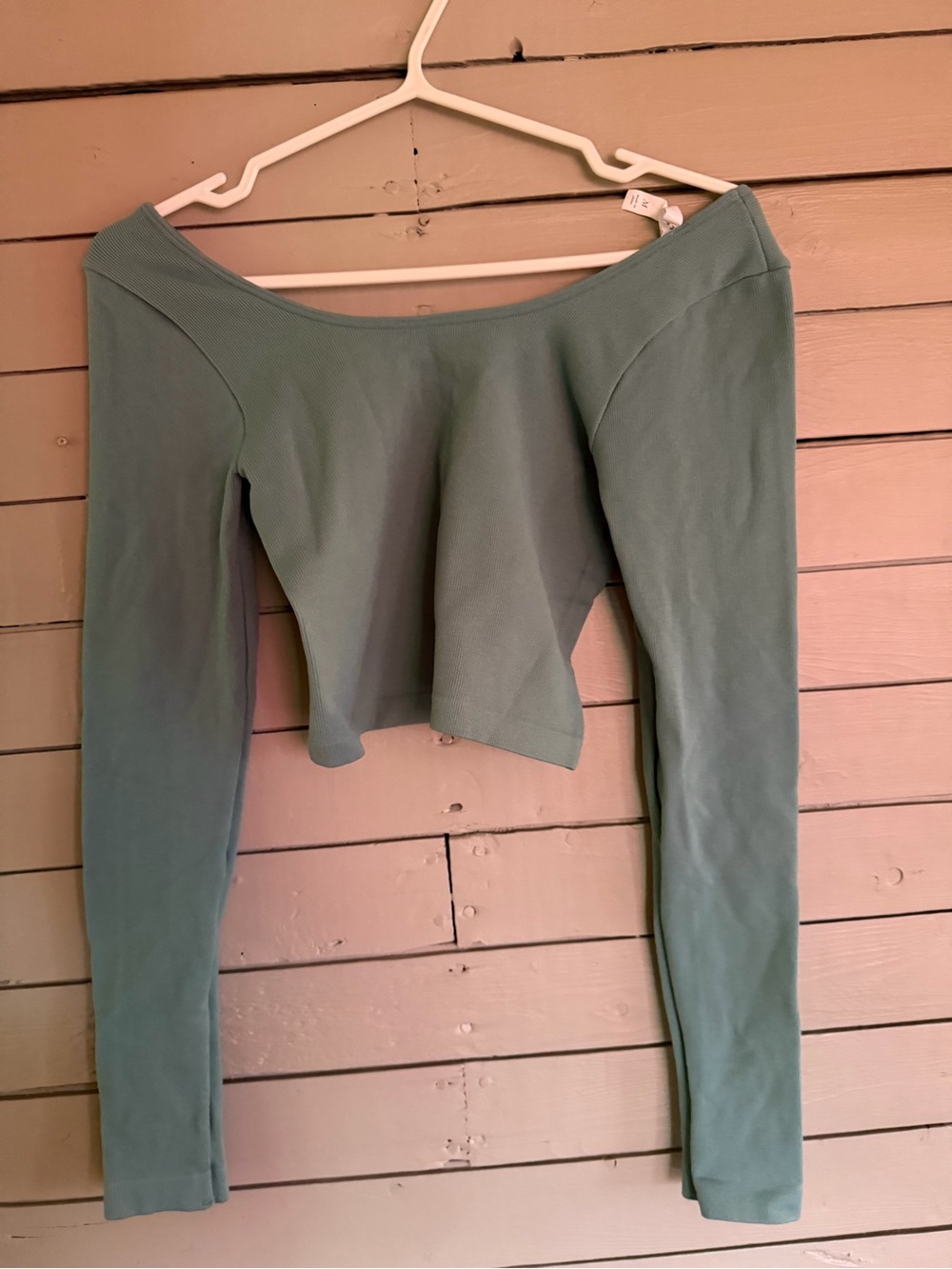 Aeropostale Women's Sage Green Long-Sleeve Cropped V-Neck Top - Picture 3 of 3